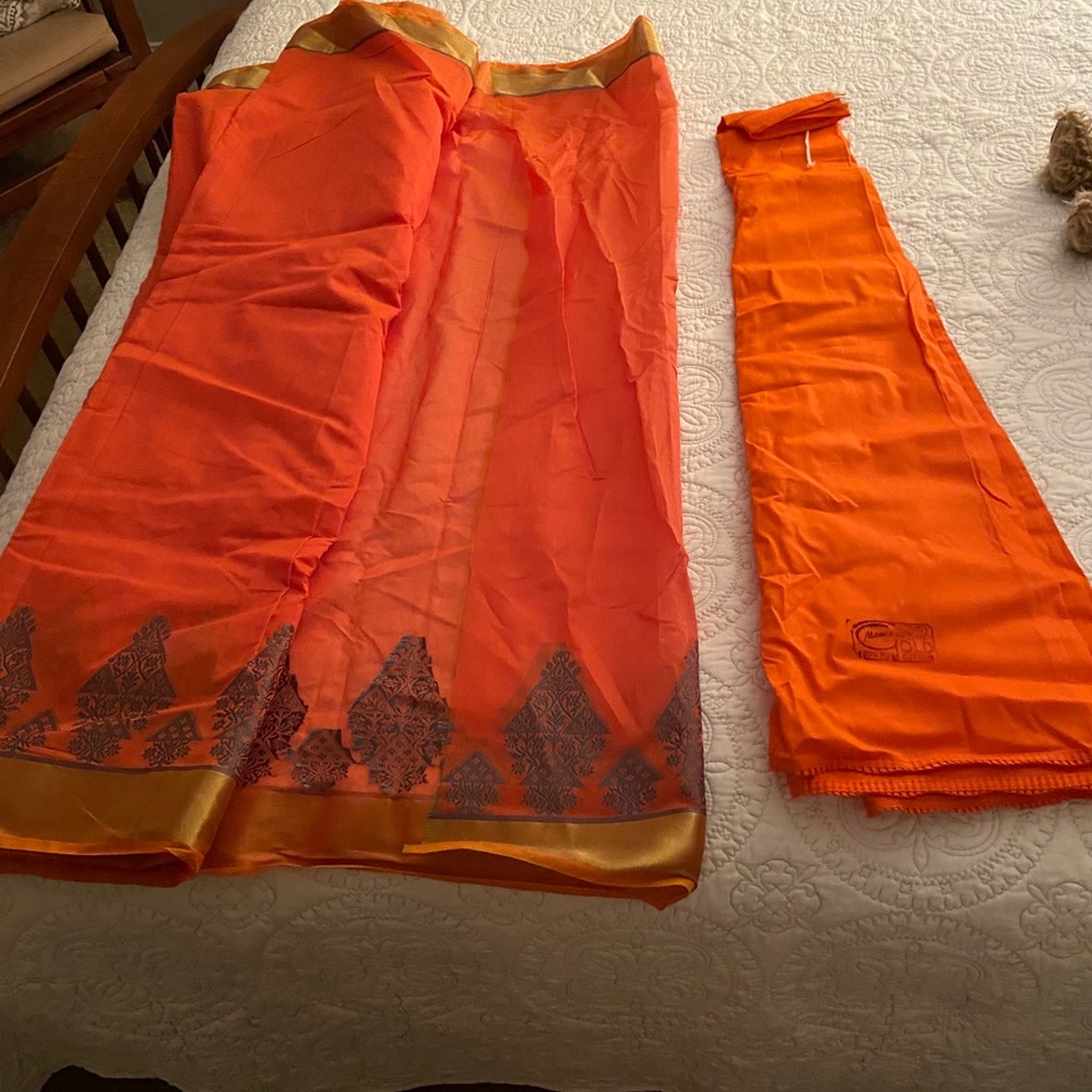 Sari Fabric and Underskirt/Petticoat